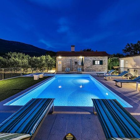 Home Away From Home With Outdoor Pool, Botanical Garden And A Beautiful Sea View Kastela Exterior photo