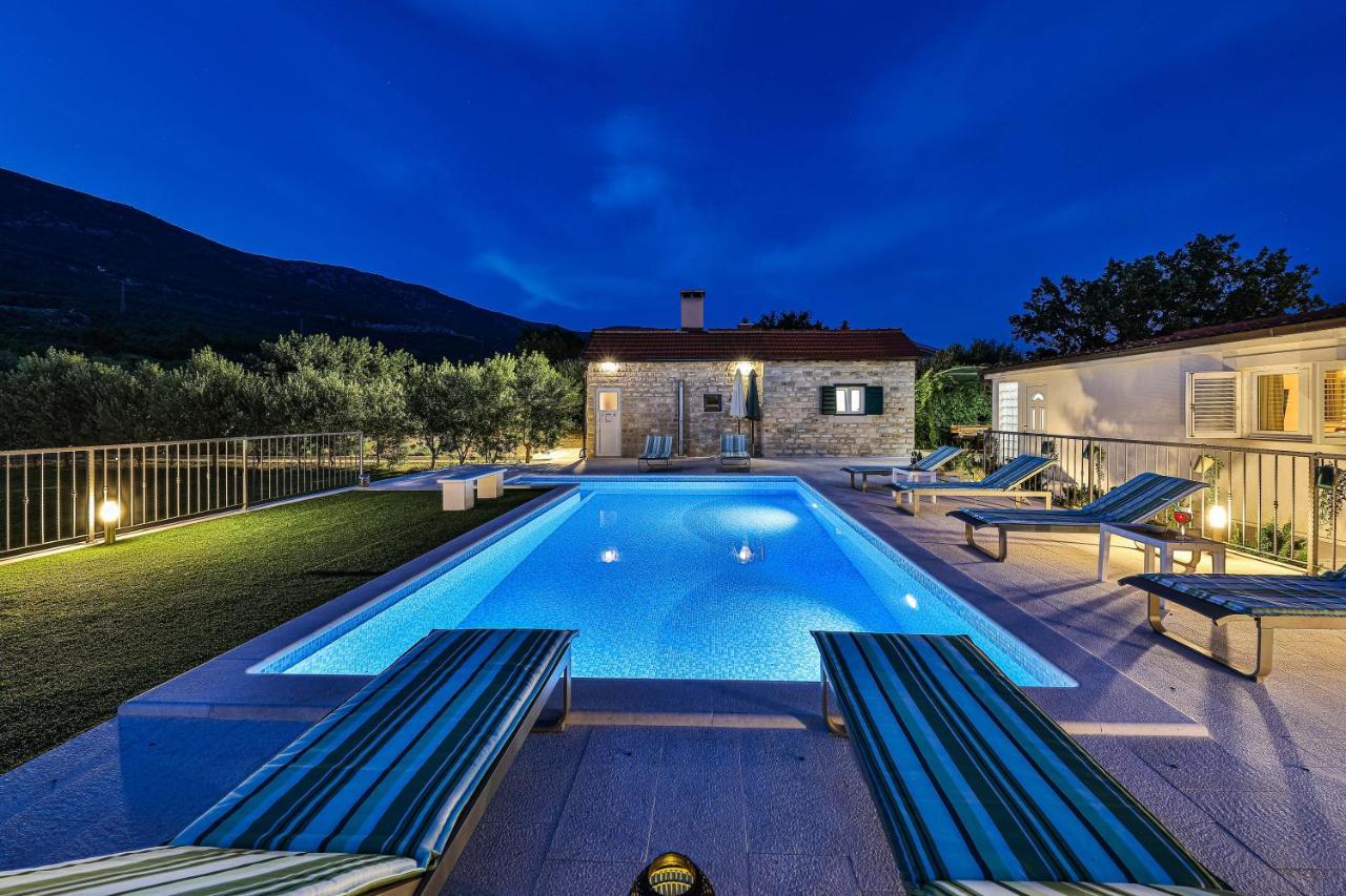 Home Away From Home With Outdoor Pool, Botanical Garden And A Beautiful Sea View Kastela Exterior photo