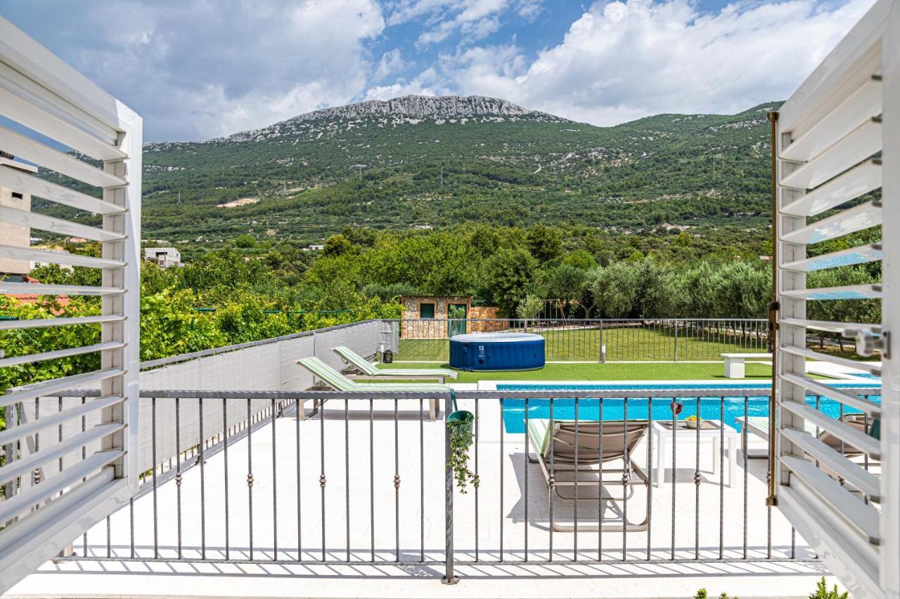 Home Away From Home With Outdoor Pool, Botanical Garden And A Beautiful Sea View Kastela Exterior photo