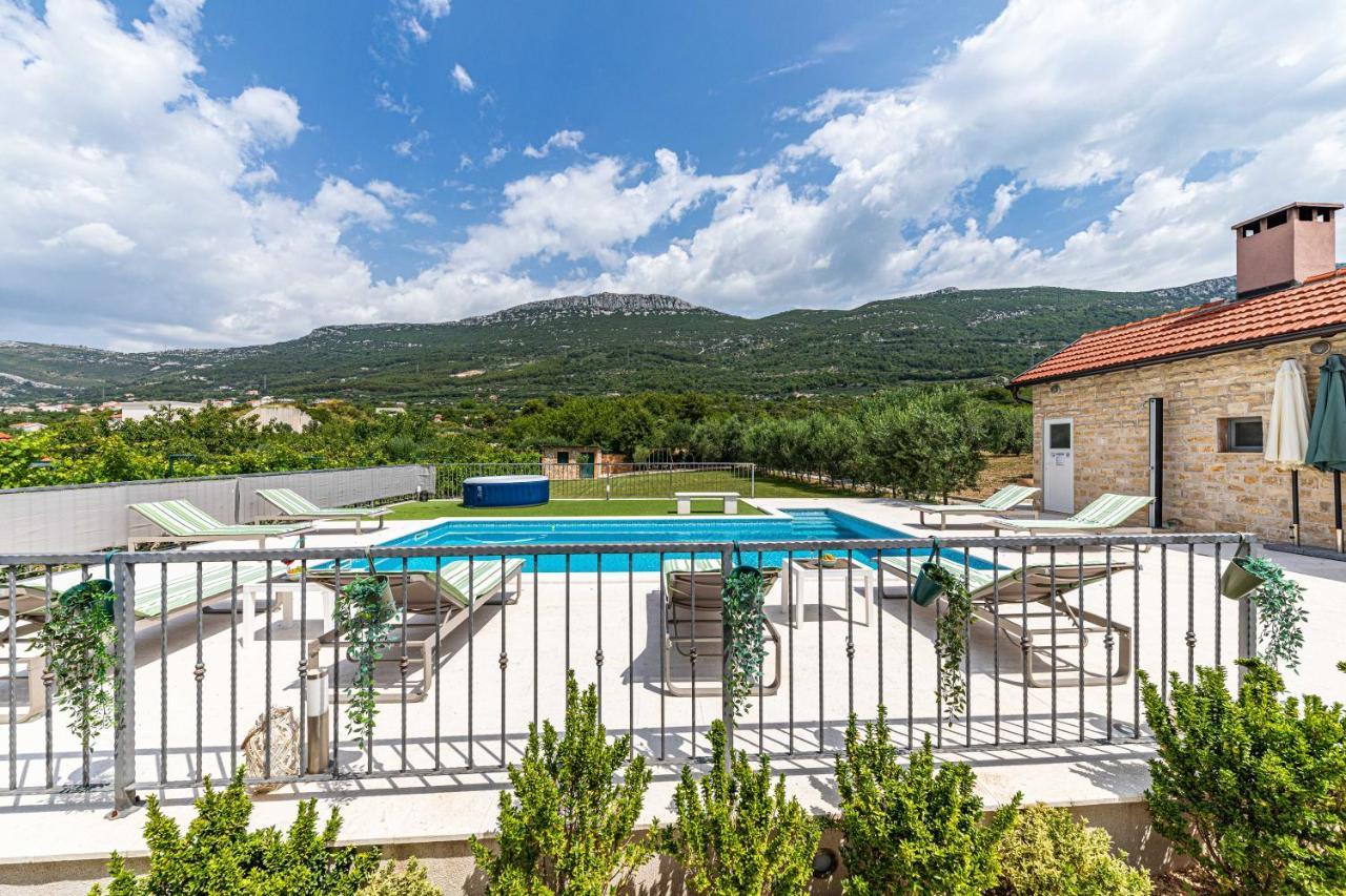 Home Away From Home With Outdoor Pool, Botanical Garden And A Beautiful Sea View Kastela Exterior photo
