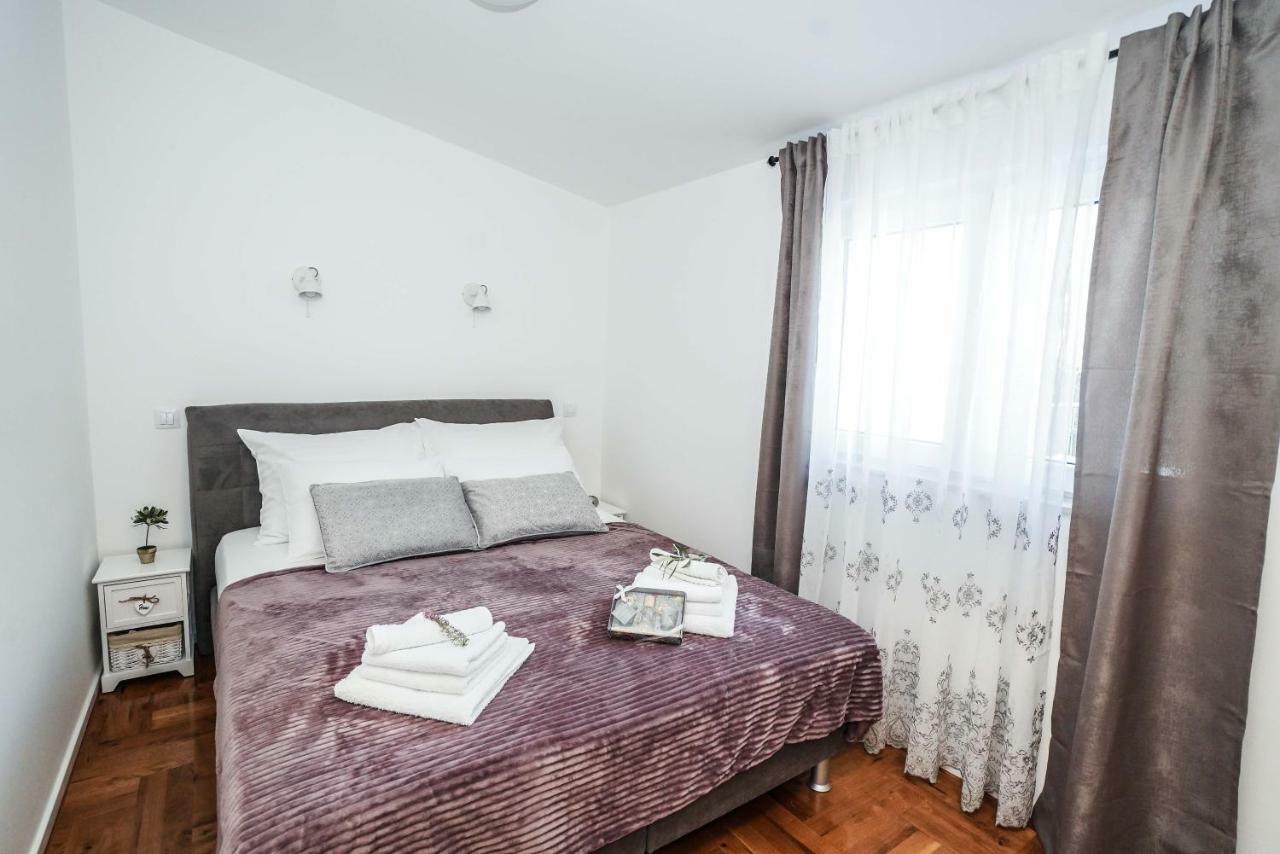 Home Away From Home With Outdoor Pool, Botanical Garden And A Beautiful Sea View Kastela Exterior photo
