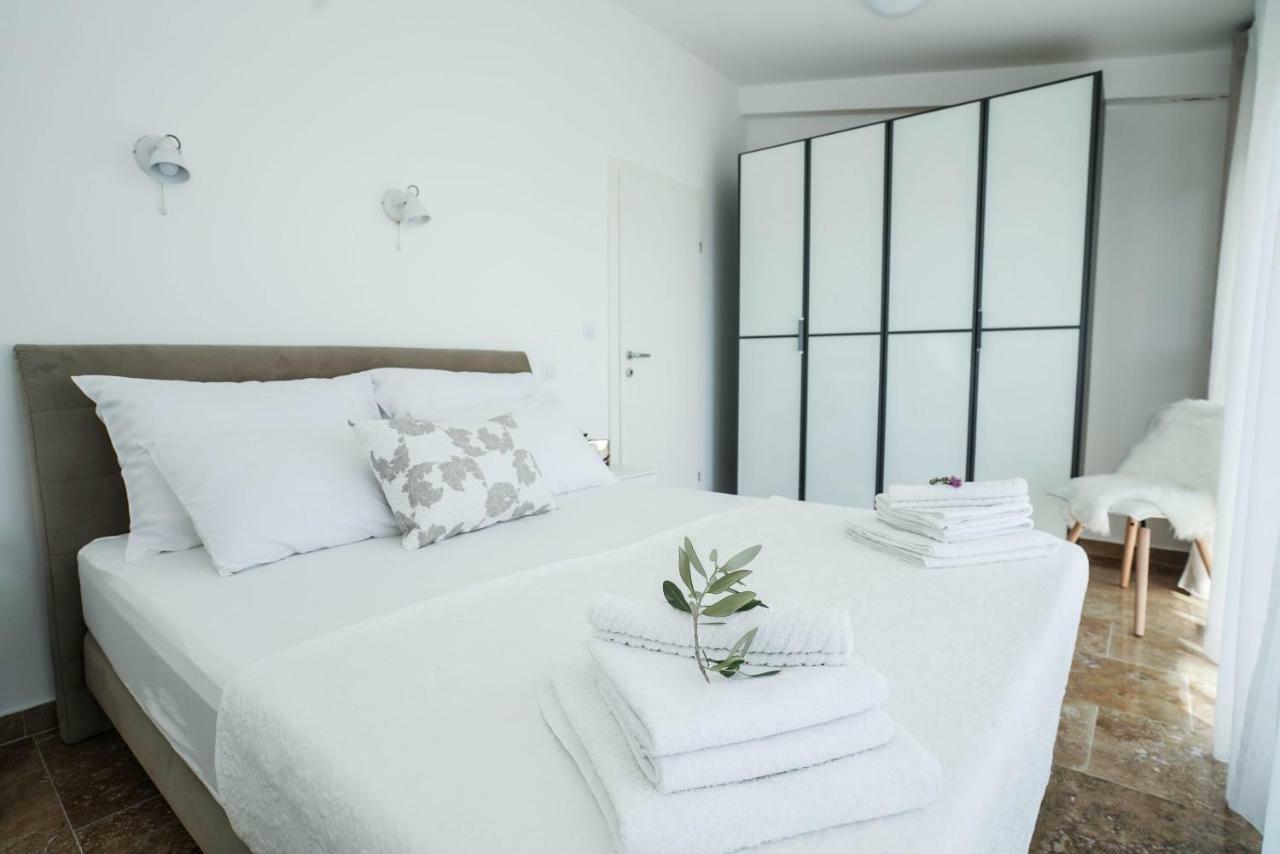 Home Away From Home With Outdoor Pool, Botanical Garden And A Beautiful Sea View Kastela Exterior photo