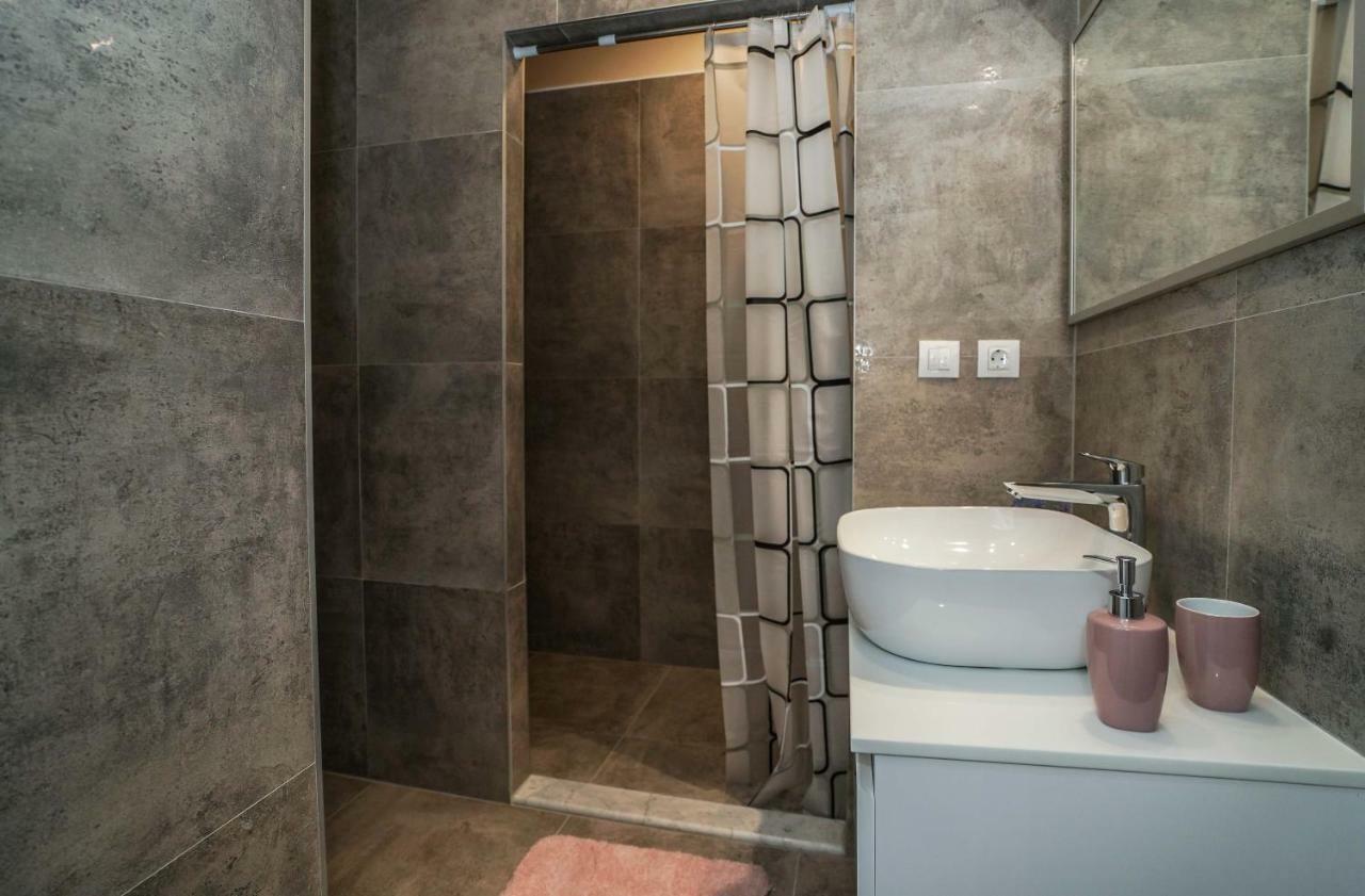 Home Away From Home With Outdoor Pool, Botanical Garden And A Beautiful Sea View Kastela Exterior photo