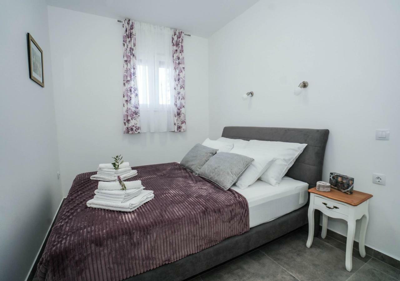 Home Away From Home With Outdoor Pool, Botanical Garden And A Beautiful Sea View Kastela Exterior photo