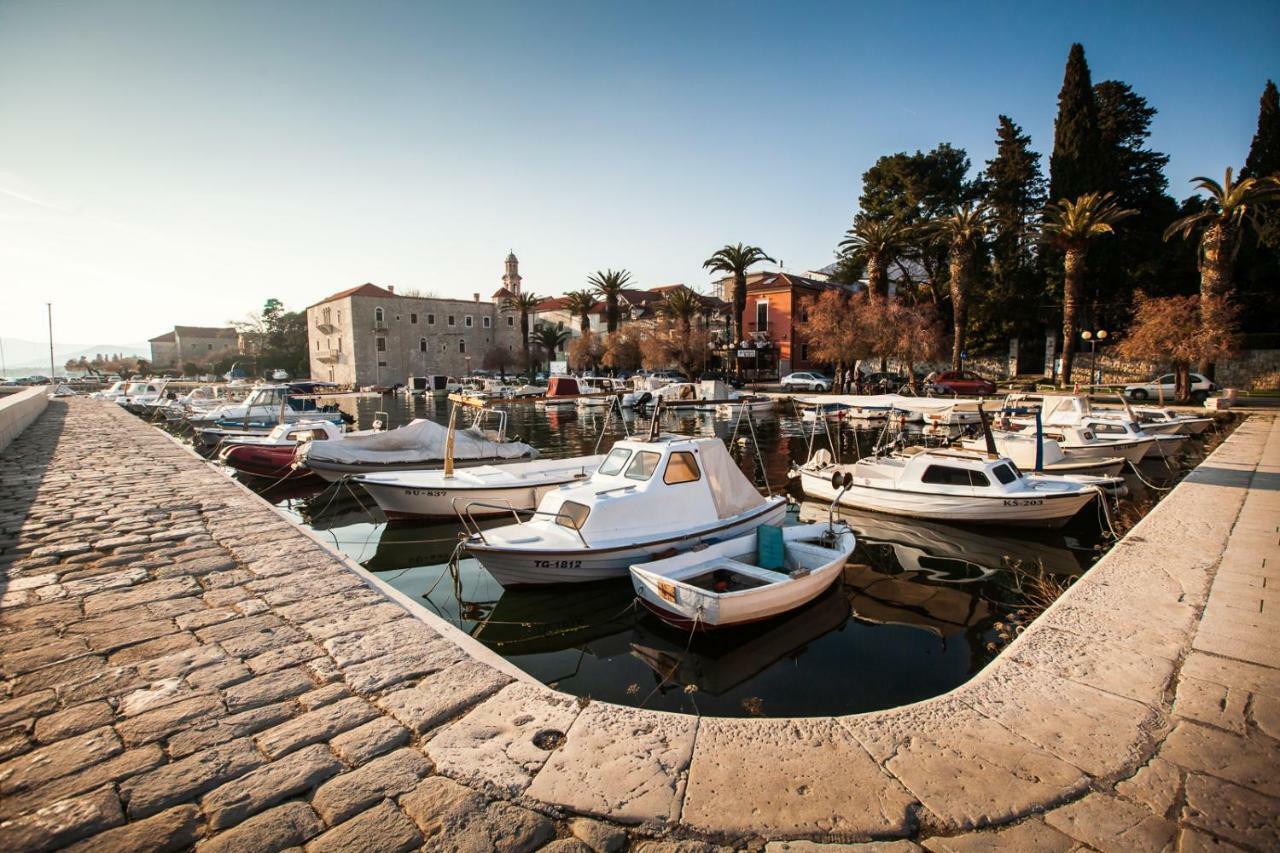 Home Away From Home With Outdoor Pool, Botanical Garden And A Beautiful Sea View Kastela Exterior photo